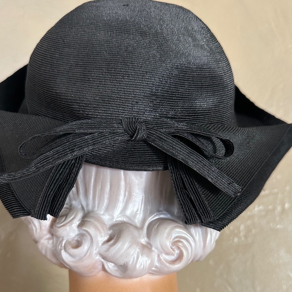 STUNNING 1930S' DESIGNER BLACK STRAW "DUTCH" STYLE HAT - Picture 4 of 13